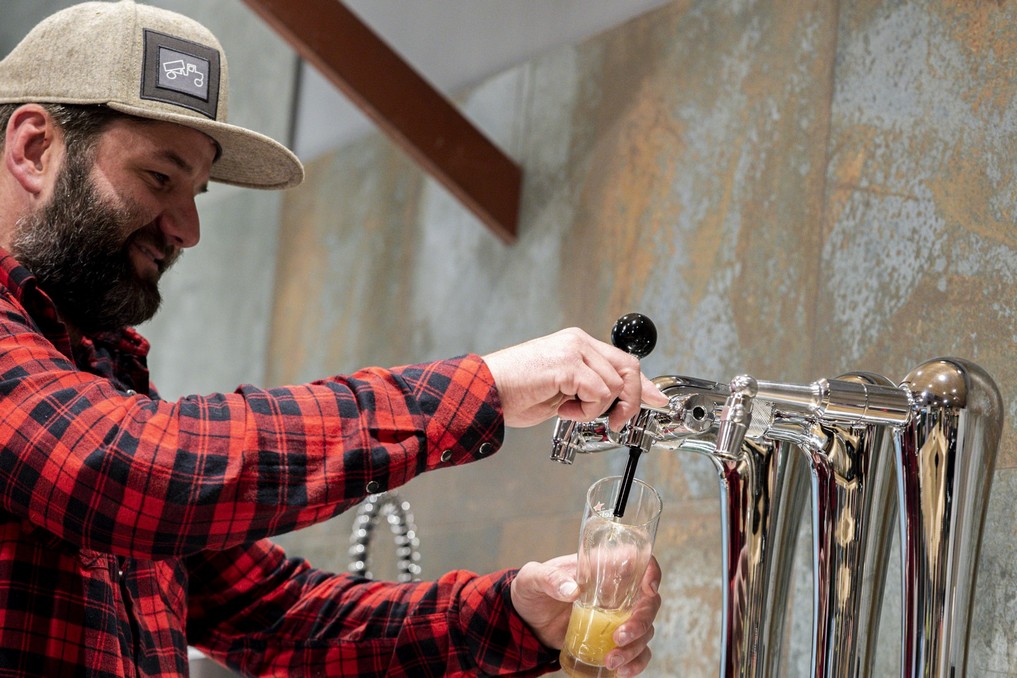 BJ's Café — Une bière au comptoir